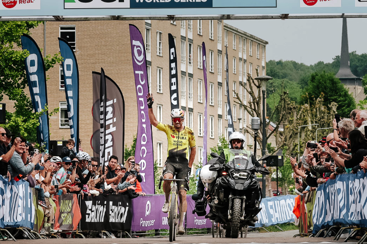 VAN AERT víťazom gravel pretekov vo Valkenburgu